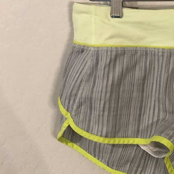 Lululemon Run: Speed Short 2 way stretch size 4 - Picture 4 of 10